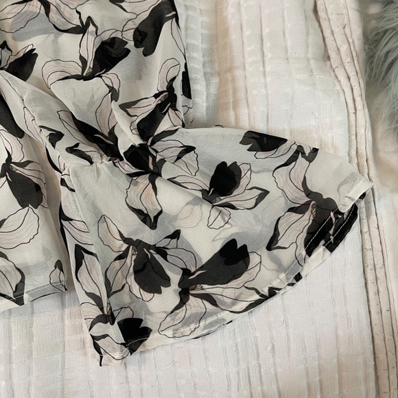 Off the shoulder floral crop - Picture 2 of 3